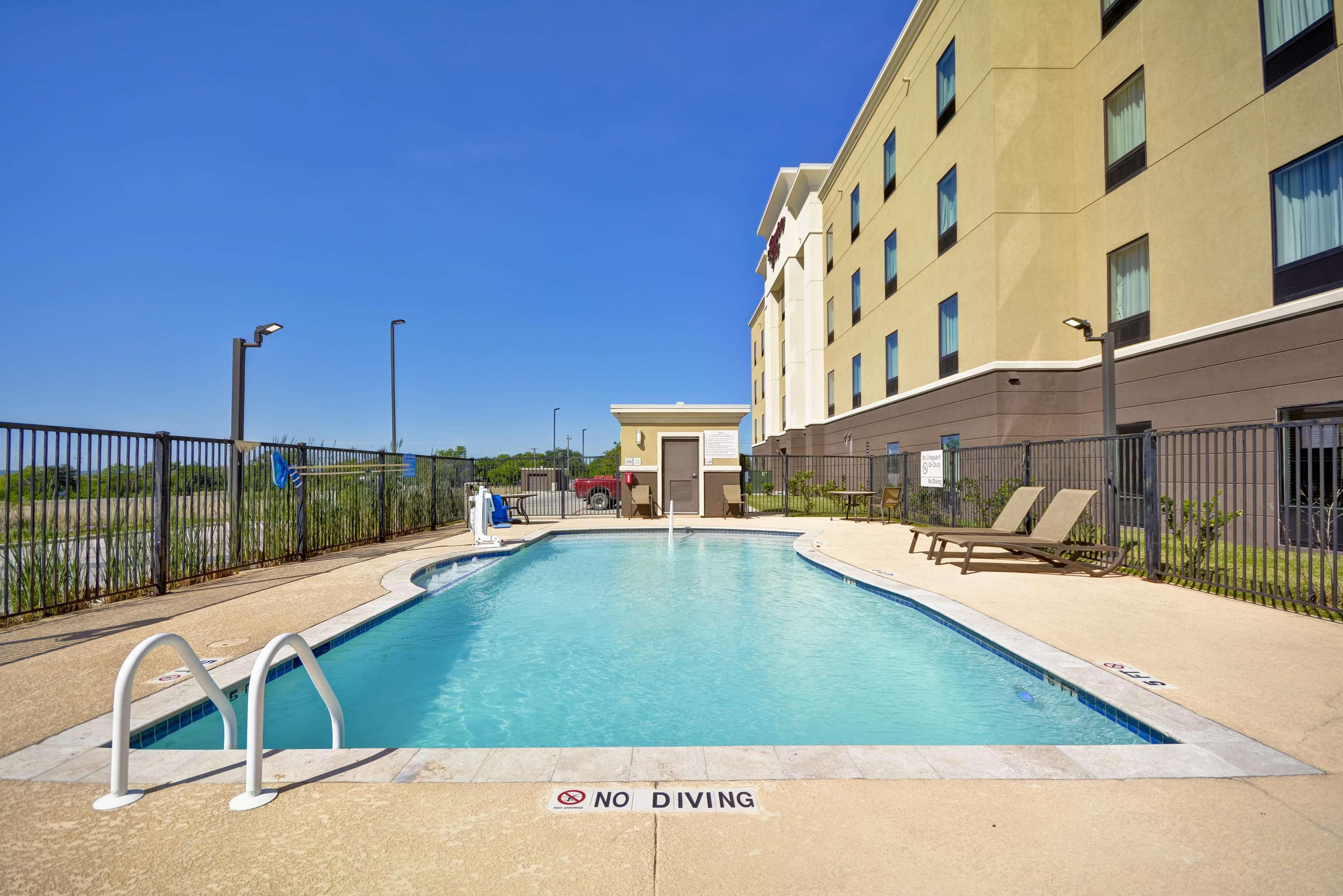 Hampton Inn Kenedy Exterior photo